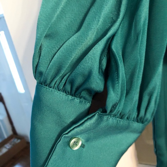 SATIN TWO PIECE SET
LONG SLEEVE WIDE LEG FORREST GREEN Size XL NWT - Picture 15 of 15
